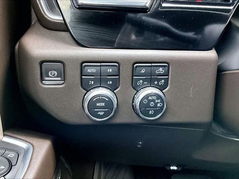 Used 2023 GMC Sierra 1500 SLT w/ SLT Premium Package image 34