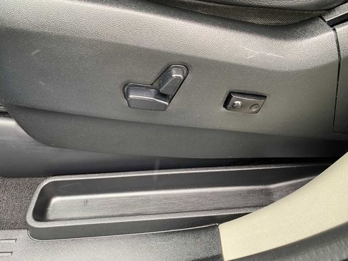 Used 2017 Dodge Grand Caravan SXT FWD image 18