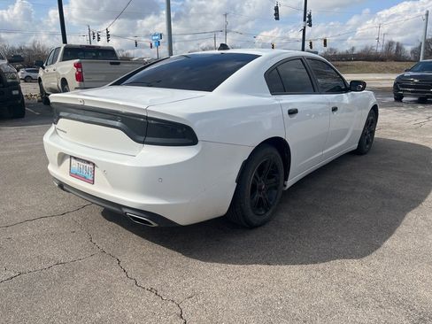 Used 2019 Dodge Charger SXT w/ Leather Interior Group image 3