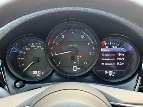Used 2025 Porsche Macan AWD/4WD image 20