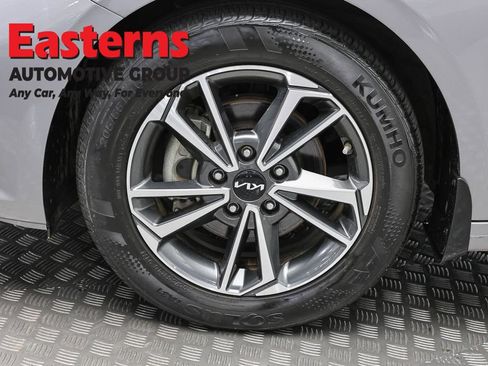 Used 2023 Kia Forte LXS w/ LXS Technology Package FWD image 32