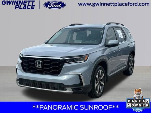 Used 2025 Honda Pilot Touring image 1