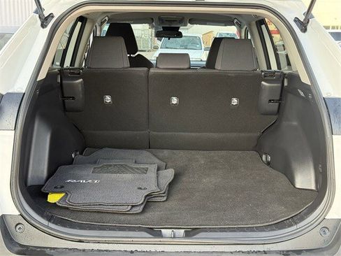 Used 2020 Toyota RAV4 LE image 31