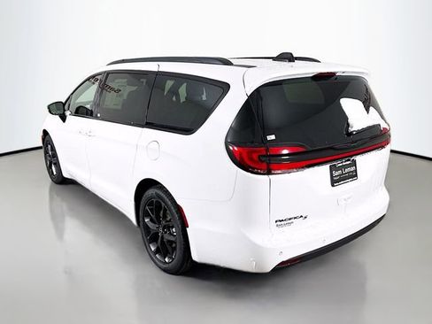 New 2026 Chrysler Pacifica Select w/ S Appearance Package FWD image 5