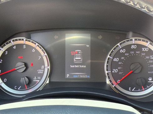 Used 2022 Toyota Highlander LE FWD image 22