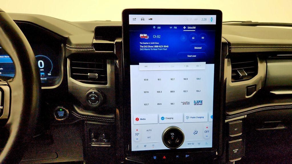 Used 2023 Ford F150 Lightning Platinum AWD/4WD image 18