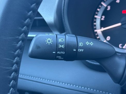 Used 2025 Toyota Highlander LE image 38