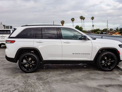 New 2026 Jeep Grand Cherokee Limited AWD/4WD image 13