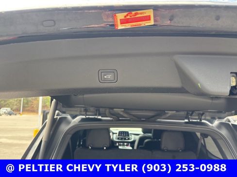 Used 2021 Chevrolet Suburban Z71 w/ Z71 Signature Package image 24