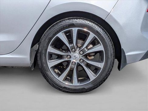 Used 2020 Hyundai Elantra GT image 21