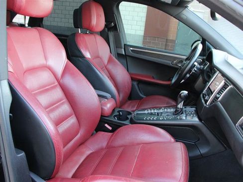 Used 2018 Porsche Macan GTS w/ Premium Package Plus AWD/4WD image 22