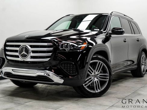 Used 2025 Mercedes-Benz GLS 450 4MATIC image 1