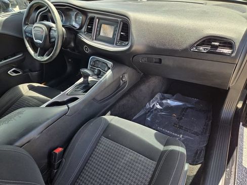 Used 2015 Dodge Challenger SXT RWD image 14