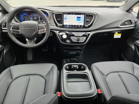 New 2027 Chrysler Pacifica Select FWD image 10