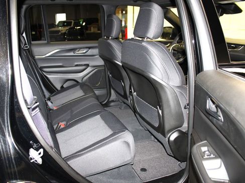 New 2025 Jeep Grand Cherokee Laredo w/ Luxury Tech Group I image 30