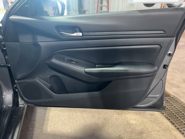 Used 2025 Nissan Altima 2.5 SV FWD image 28