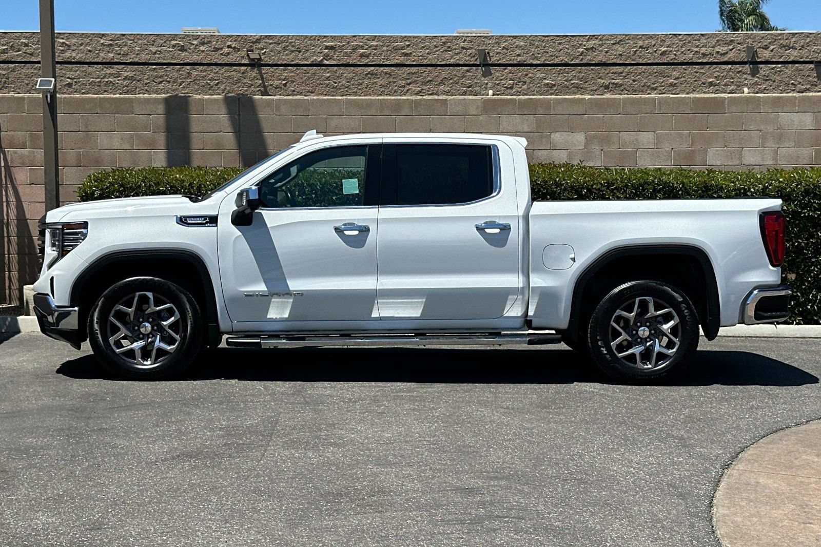 Used 2023 GMC Sierra 1500 SLT w/ SLT Premium Package RWD image 7
