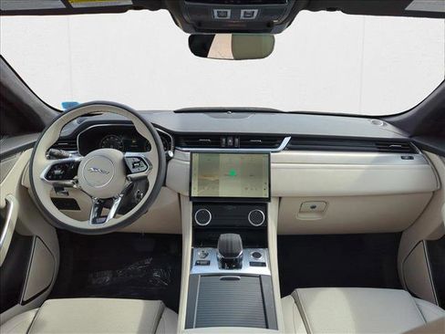 New 2025 Jaguar F-PACE R-Dynamic S image 15
