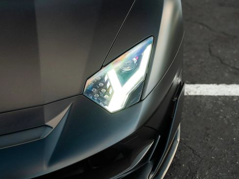 Used 2019 Lamborghini Aventador SVJ AWD/4WD image 14