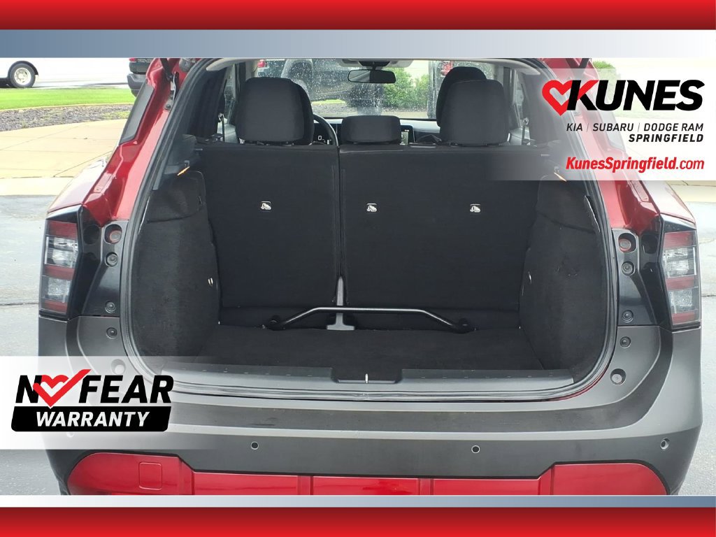 Used 2025 Nissan Kicks SV AWD/4WD image 5