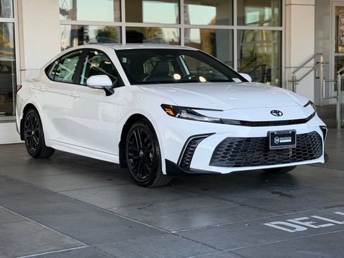 Used 2026 Toyota Camry SE w/ Multimedia Upgrade Package FWD image 6