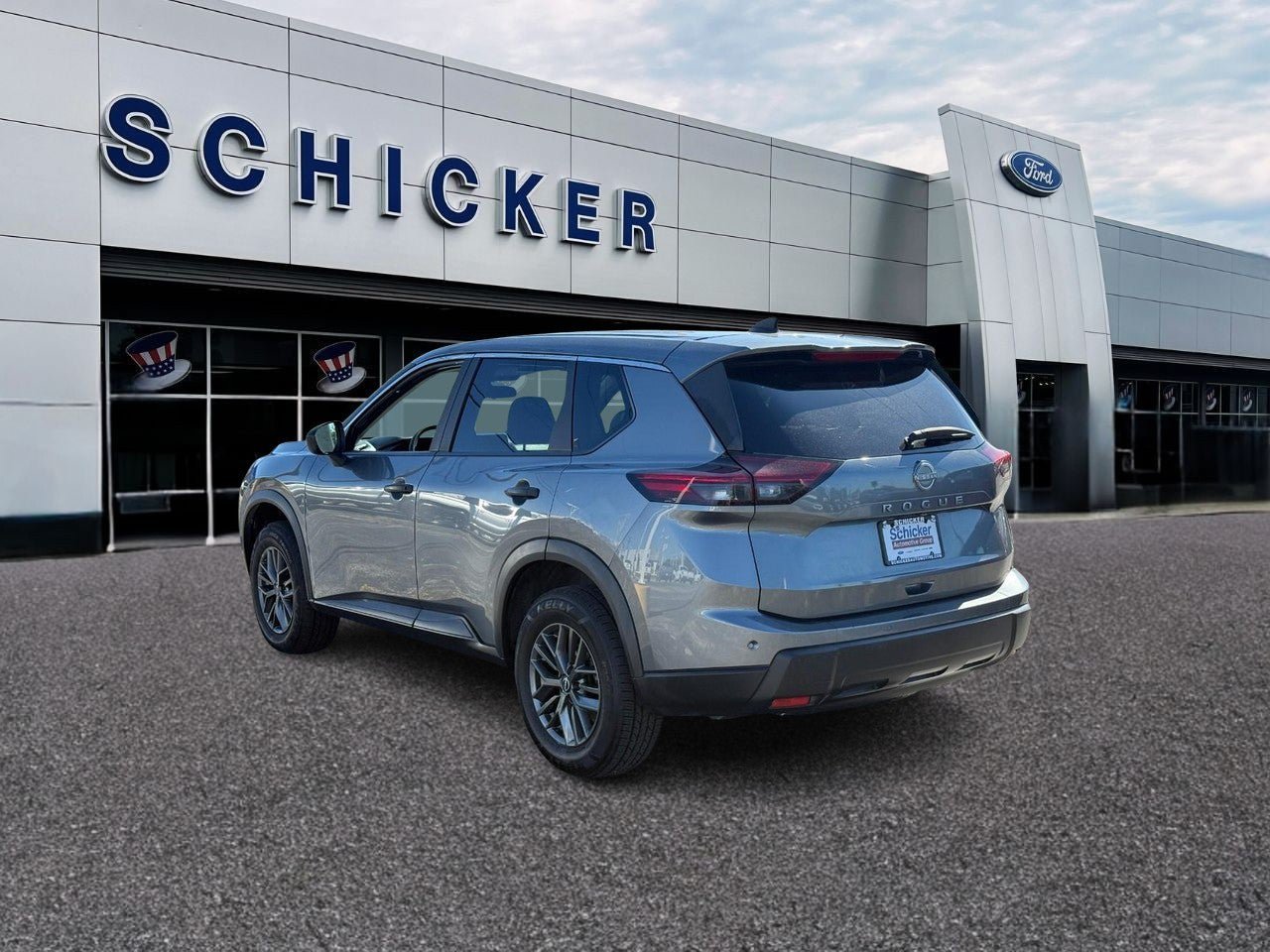 Used 2024 Nissan Rogue S FWD image 3