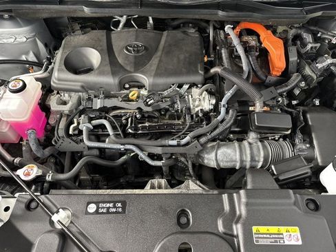 Used 2023 Toyota Sienna XLE image 10