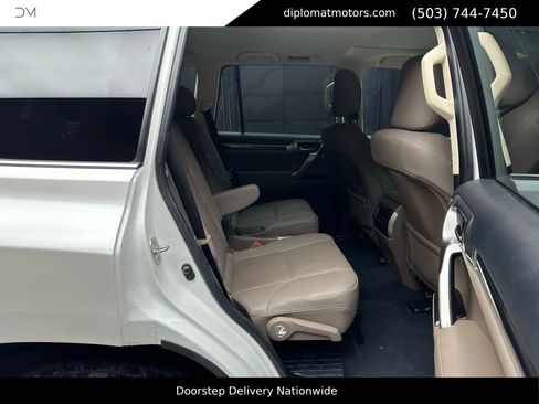 Used 2023 Lexus GX 460 Premium w/ Accessory Package image 22