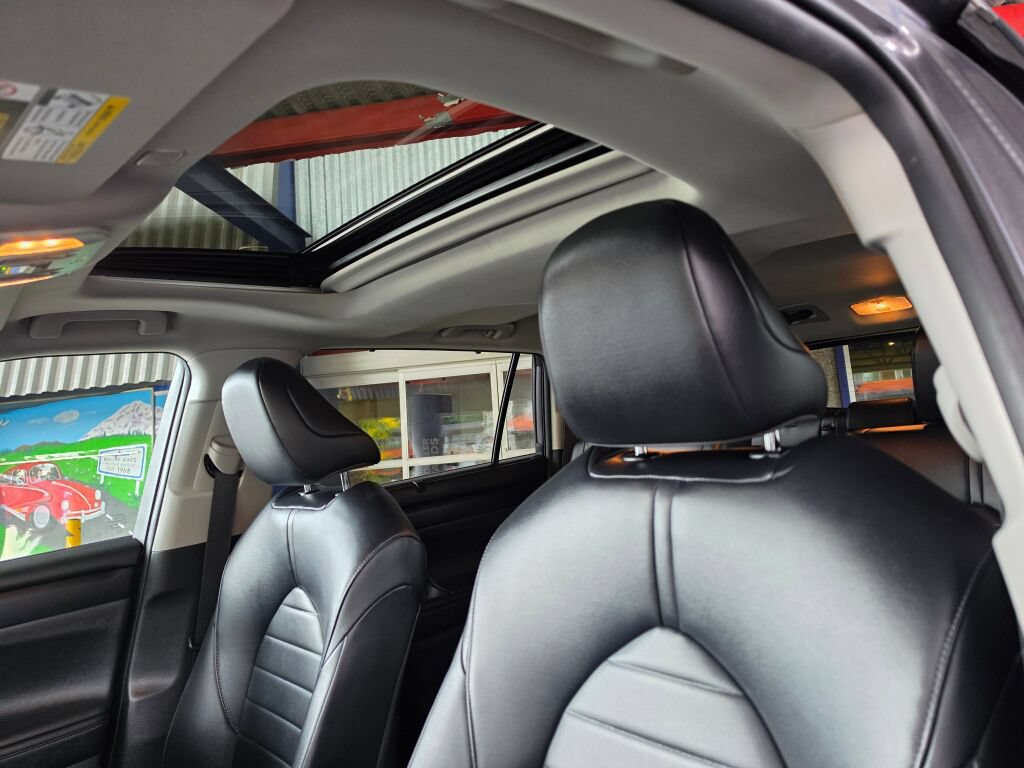 Used 2023 Toyota Highlander XLE AWD/4WD image 25