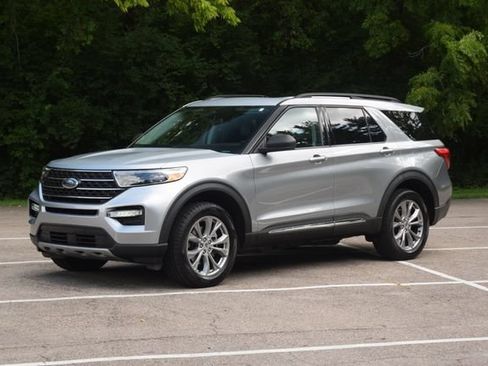 Used 2022 Ford Explorer XLT w/ Equipment Group 202A AWD/4WD image 23