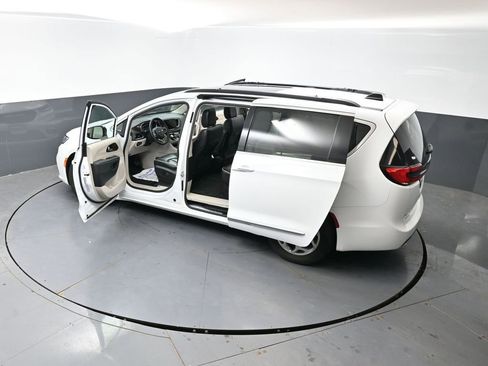 Used 2023 Chrysler Pacifica Limited image 63