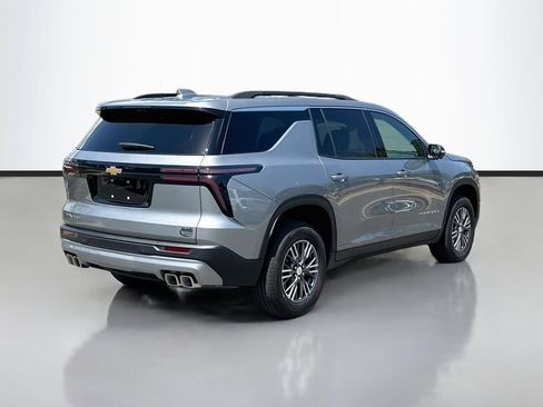 Used 2026 Chevrolet Traverse LT w/ Driver Confidence Package FWD image 8