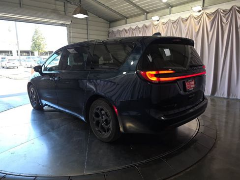 Used 2022 Chrysler Pacifica Touring-L w/ S Appearance Package FWD image 7