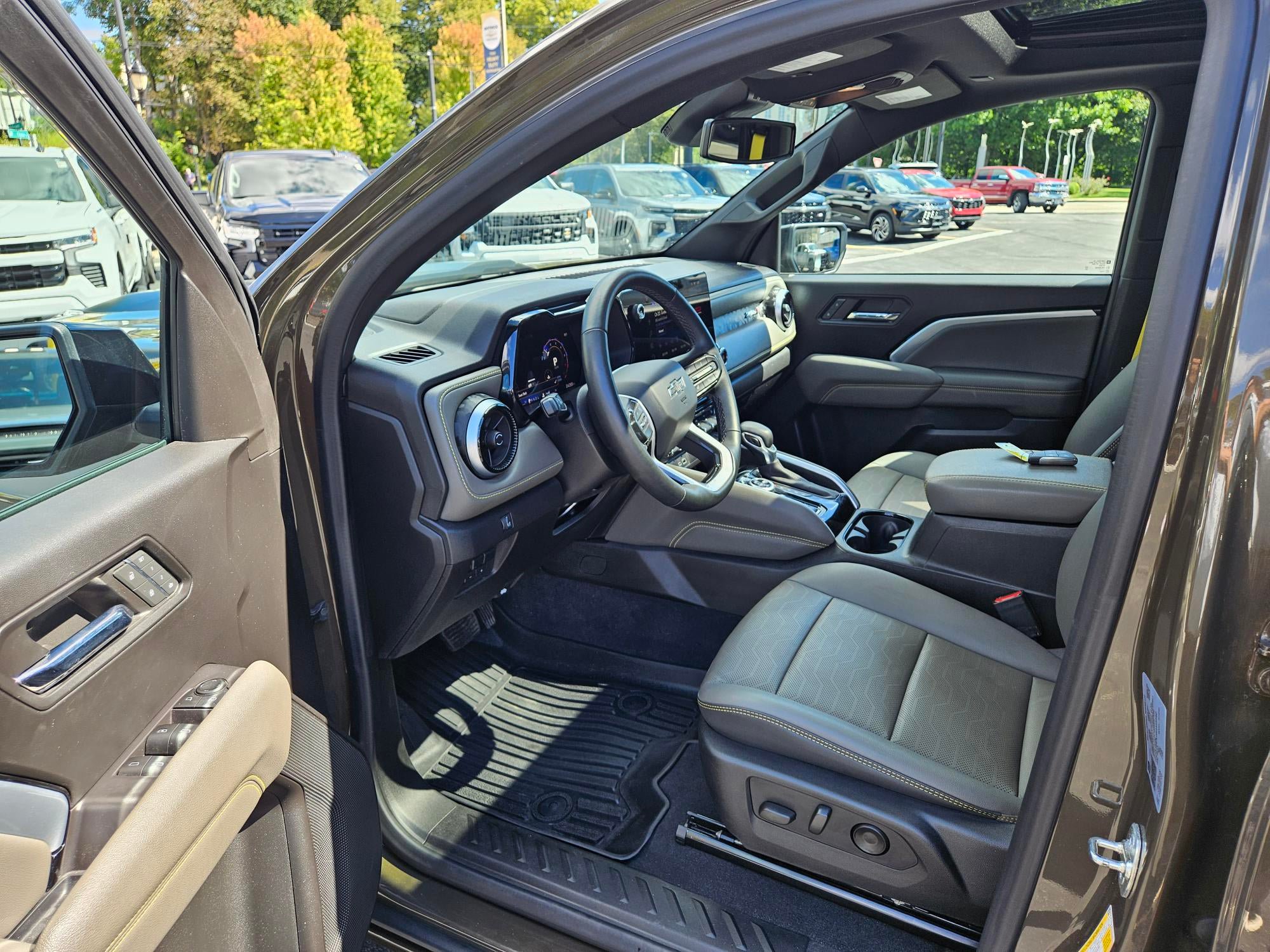 Used 2024 Chevrolet Colorado ZR2 w/ ZR2 Convenience Package III AWD/4WD image 6