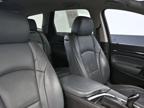 Used 2018 Buick Enclave Essence image 11