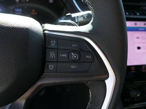 New 2025 Jeep Grand Cherokee Limited image 12