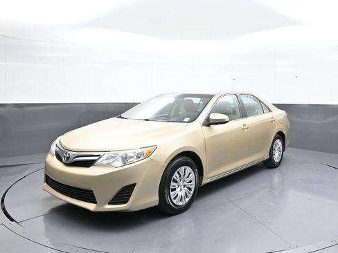 Used 2012 Toyota Camry LE FWD image 1