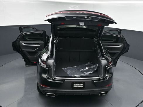 New 2026 Porsche Cayenne Coupe AWD/4WD image 29