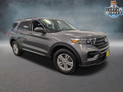 Used 2023 Ford Explorer XLT AWD/4WD image 3