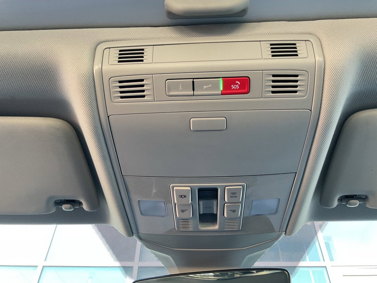 Used 2025 Volkswagen Jetta SE FWD image 17