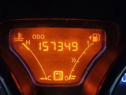 Used 2012 Nissan Versa SV image 19