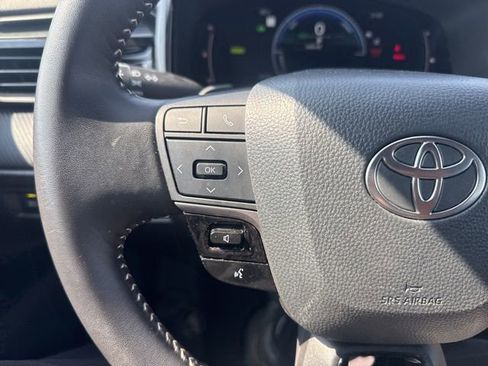 Used 2025 Toyota Camry SE image 13