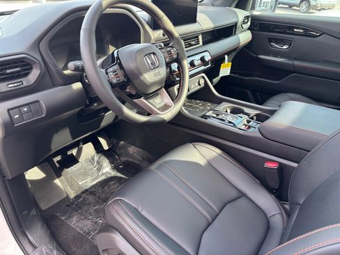 New 2026 Honda Pilot TrailSport image 6