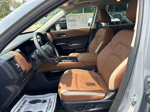 New 2026 Nissan Pathfinder Platinum w/ Accent Package AWD/4WD image 9
