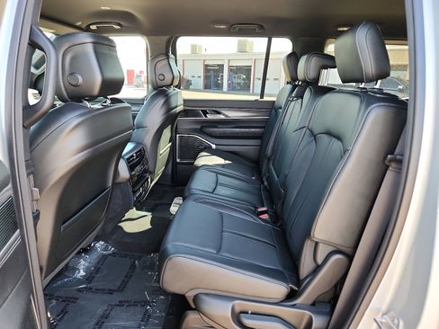 Used 2023 Jeep Wagoneer Series II image 10