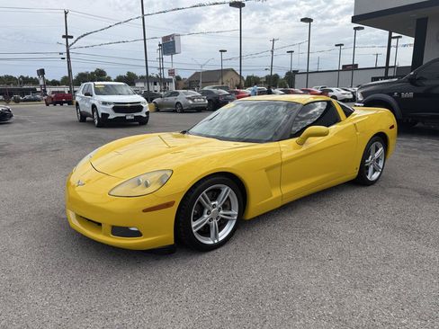 Used 2008 Chevrolet Corvette Coupe RWD image 2