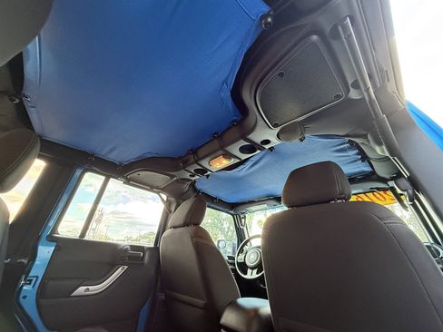 Used 2016 Jeep Wrangler Unlimited Sahara w/ Connectivity Group AWD/4WD image 17