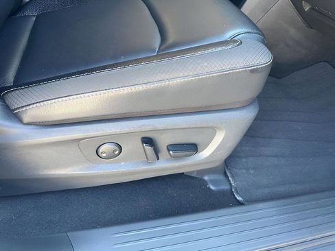Used 2025 Nissan Pathfinder SL AWD/4WD image 25