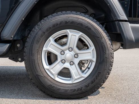 Used 2022 Jeep Wrangler Unlimited Sport AWD/4WD image 32