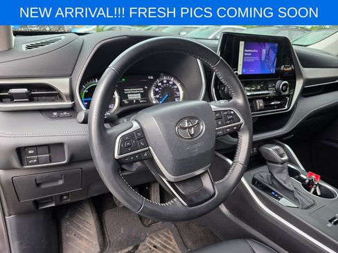 Used 2025 Toyota Highlander XLE AWD/4WD image 7
